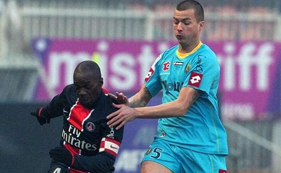 Václav Svrko proti Paris St. Germain - Fotbalista Sochaux Václav Svrko v