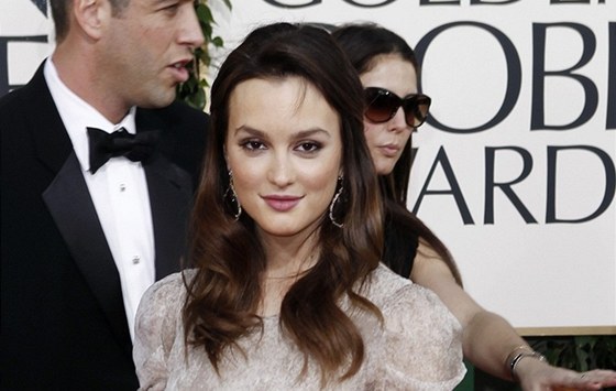 Leighton Meesterová na pedávání Zlatých glób v atech Burberry