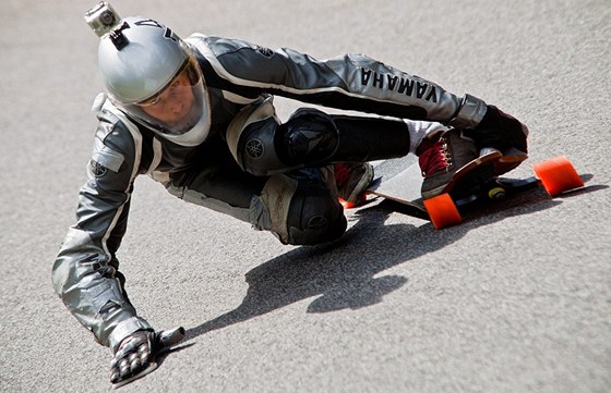 Na trati Ecce Homo se budou místo aut a motorek prohánt cyklisté a bruslai, uskutení se zde také závod longboard. (ilustraní snímek)