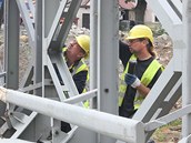 Chrastavsk provizorn most s prasklmi nosnky dlnci nahradili pln