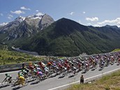 cyklistick peloton v prbhu 17. etapy Tour de France