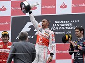 S VTZNOU TROFEJ. Hamilton a Alonso se usmvaj, naopak Webberv vraz o