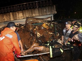 Tisíce záchraná pátrají v jihokorejském hlavním mst Soulu a v jeho okolí za