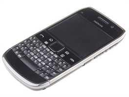 Recenze Nokia E6 telo