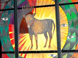 Jedna z vitr kostel Matky Bo Snn v Alpe dHuez podle motiv Evangelia
