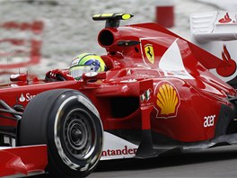 Felipe Massa z Ferrari se sna zajet co nejlep as pi kvalifikaci na Velkou