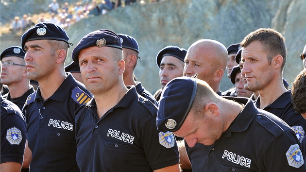 Poheb písluníka kosovské policie, kterého Srbové zabili pi pokusu o