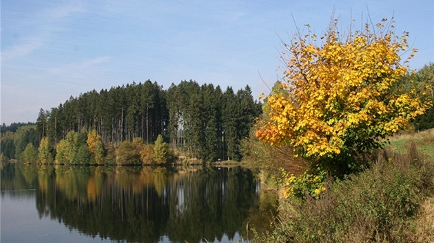 Pískovna Roudnice u Hradce Králové neposkytuje idylické prostedí, ale láká rybáe vynikajícím zarybnním.