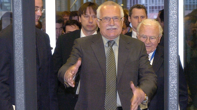 Ilustraní snímek. Na fotografii z 9. kvtna 2004 prezident Václav Klaus
