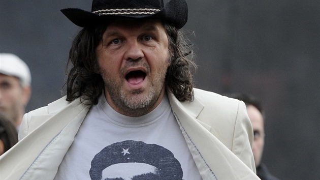 Filmový reisér Emir Kusturica ped koncertem v Praze, kde vystoupil 22.