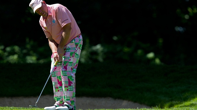 NOV KOLEKCE. John Daly pedstavil na Canadian Open dal originln design vlastn mdn ady golfovch kalhot.