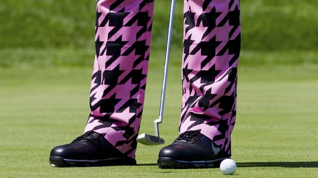 OTEC A SYN. Golfista John Daly je na hitích lehce identifikovatelný díky svým originálním kalhotm.