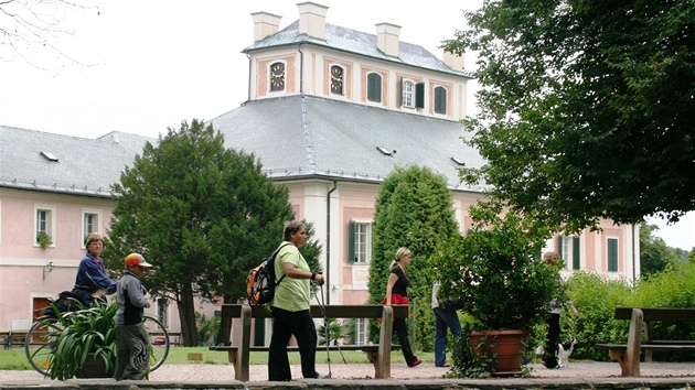 Turisté na zámku v Ratiboicích