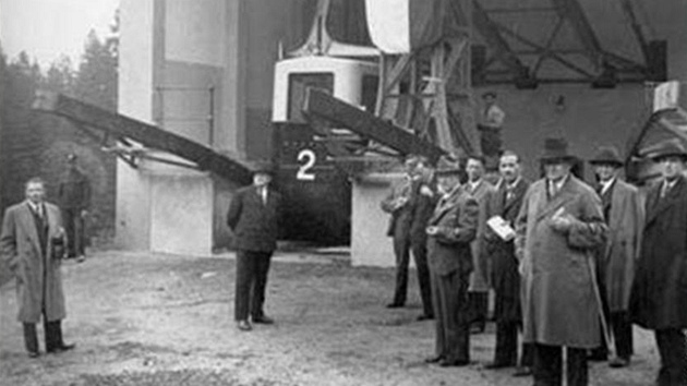 Lanovka na Jetd. Oficiální delegace pi otevení lanovky v roce 1933