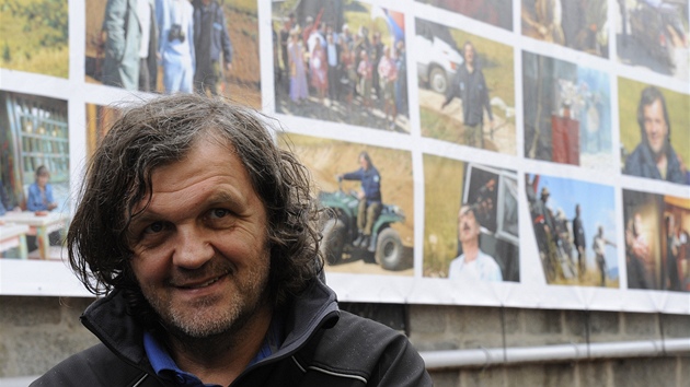 Emir Kusturica v Praze - od eských fanouk dostal husu. (21. 7. 2011)