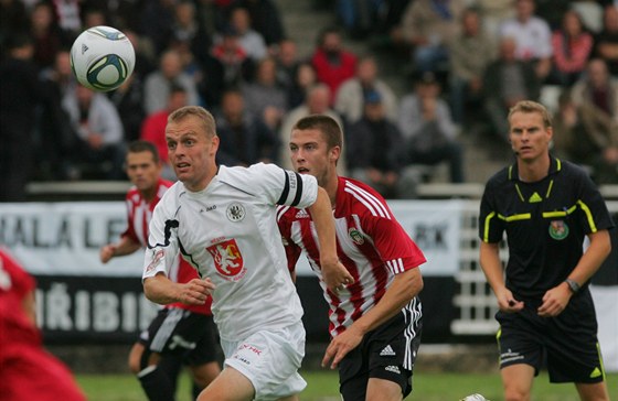 Roman Fischer (vlevo), bývalý kapitán Hradce Králové a nová posila Karviné.