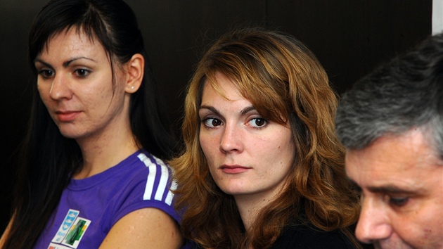 Kateřina Emmons (uprostřed) před odjezdem na ME v Srbsku. Vlevo je její Kateřina Emmons (uprostřed) před odjezdem na ME v Srbsku. Vlevo je její