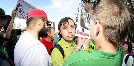 Aktivisty pijeli na umavu v sobotu podpoit dobrovolníci z Nmecka.