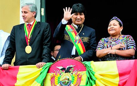 Obleení Beatriz Canedo Patinové nosí i bolivijský prezident Evo Morales. Ten