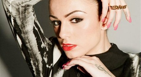 Cher Lloyd má jméno po slavné kolegyni. Kdy se loni zúastnila soute X Factor, bylo jí estnáct let.