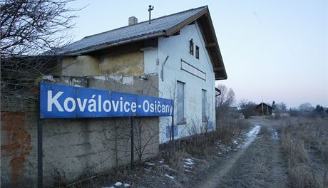 Oputné elezniní budovy na zaniklé tratí Morkovice-Nezamyslice opt oijí,
