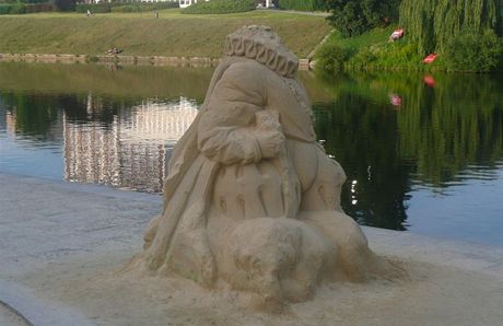 Poniené sochy z písku
