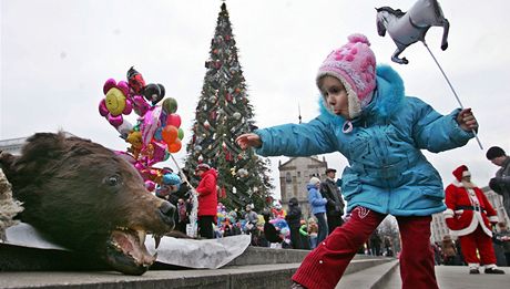 Medvdi jsou na Ukrajin oblíbeným zpestením i pro ratolesti