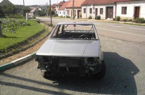 Obcí na Znojemsku projídl vrak auta, který ídil opilý mu bez idiáku.