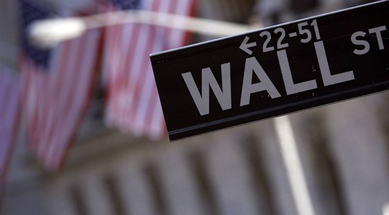 Wall Street, jak jej historicky známe, koní, píe Jan vejnar. Z pti investiních bank, které tvoily jádro této slavné ulice New Yorku, zbývají jen dva velikáni.