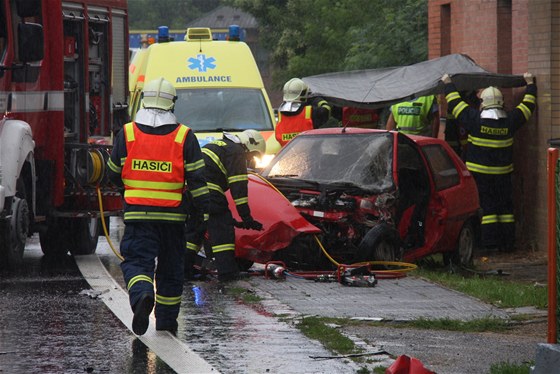 Váná nehoda kamionu znaky MAN a peugeotu u Napajedel na Zlínsku