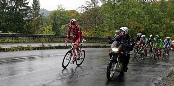 Cyklisté pi závodu Praha - Karlovy Vary - Praha