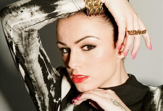 Cher Lloyd má jméno po slavné kolegyni. Kdy se loni zúastnila soute X Factor, bylo jí estnáct let.