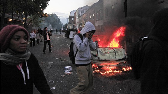 Pouliní nepokoje ve východolondýnské tvrti Hackney nejastji odnáejí