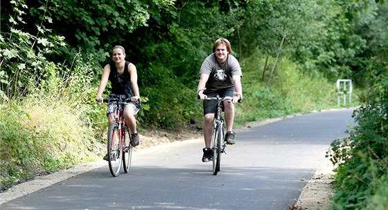 Cyklisté se tí na dalí trasy, kde se nebudou muset obávat automobil. (Ilustraní snímek)