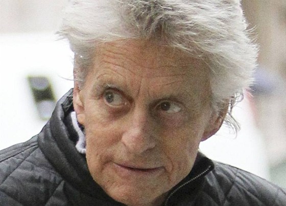 Michael Douglas bojuje s rakovinou krku