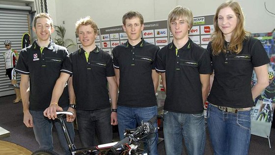 Merida Biking Team: Christoph Soukup, Jií Frídl, Jan Jobánek, Ondej Cink a Katarína Uhláriková.