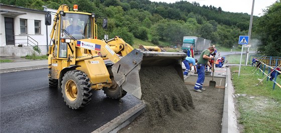 Mezi nov schválenými projekty jsou hlavn opravy silnic (Ilustraní snímek)