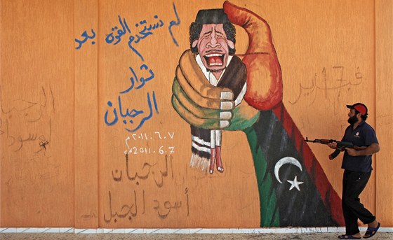 Povstalec na západ Libye kráí kolem karikatury, která zesmuje plukovníka