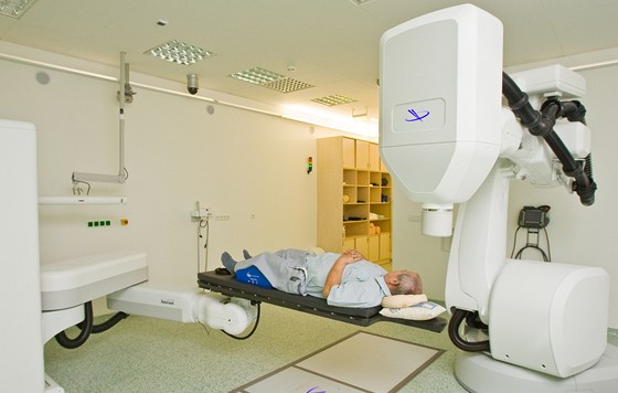 Unikátní pístroj Cyberknife slaví rok a 300 oetených pacient.