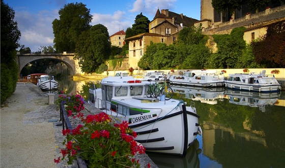 Na hausbótu poblí Néraku, Lot-et-Garonne