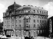 Budova eskoslovensk obchodn banky na dobov fotografii