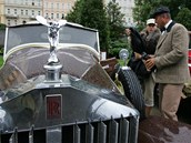 Petr Michlek u svho vozu Rolls Royce 20/25 Boat Tail Speedster z roku 1930 v