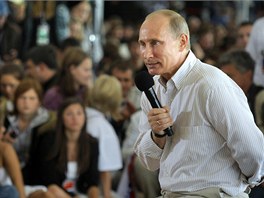 Rusk premir Vladimir Putin odpovd na otzky prokremelskch mldenk bhem