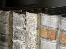 Restaurovn historickch knih v praskm Klementinu
