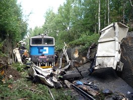 Srka nkladnho auta a lokomotivy u Svoru na eskolipsku