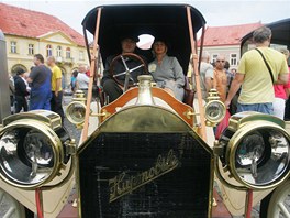 Sraz vetern, vyrobench do roku 1918, na Valdtejnskm nmst v Jin.