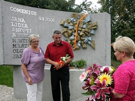 Odhalen pomnku na pamtku zemelch pi vlakovm netst z roku 2008 ve