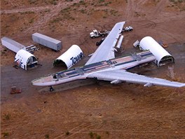 Pohled na rozezan Boeing 747. Za jednotliv sti Boeingu dala majitelka v