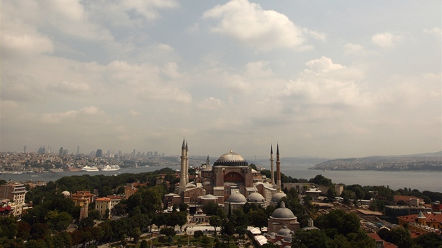 Istanbul. Pohled na meitu Hagia Sofia a Bospor.