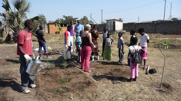 Mendelova univerzita buduje v africké Zambii statek - studenti a uitelé